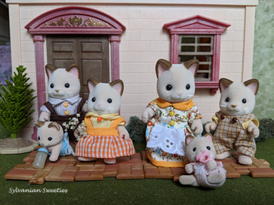 Calico Critters Buttercup Cat Family