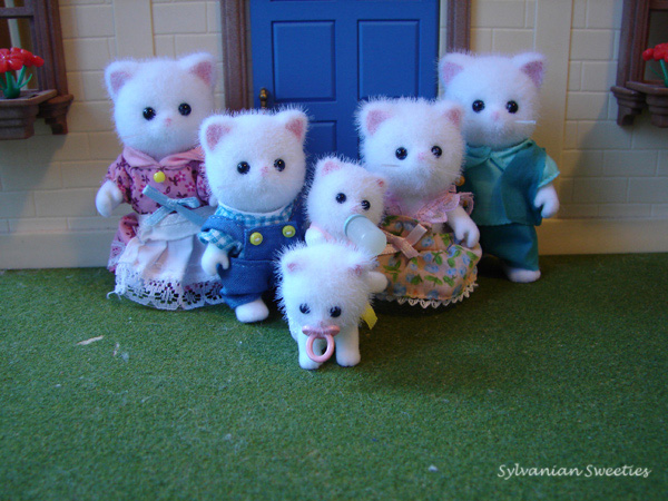 Calico Critters Persis Persian Cat Family