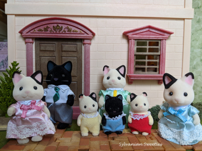 Calico Critters Tuxedo Cat Family