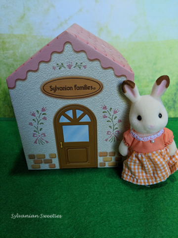 UK Peppermint Rabbit Sister was a UK Club Renewal Figure for 2013. She is like the JP Club figure!